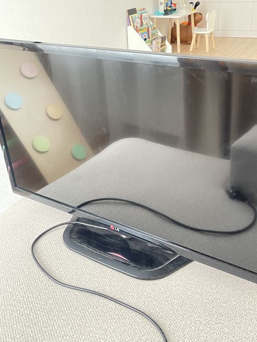 Телевизор LG 32LN541U (32 дюйма)