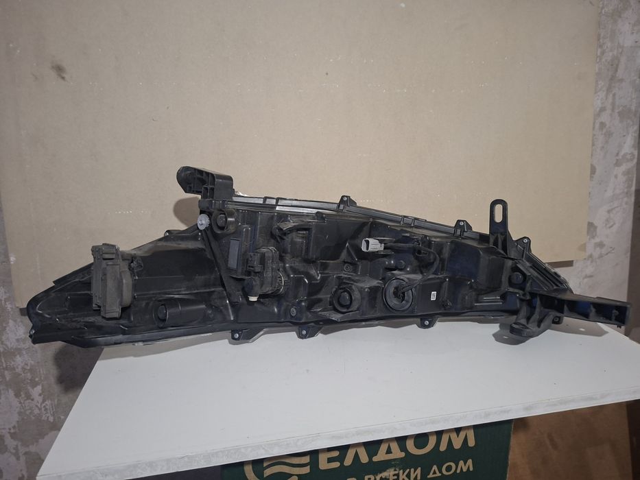 Десен фар за Toyota Corolla Cross 2021-2025