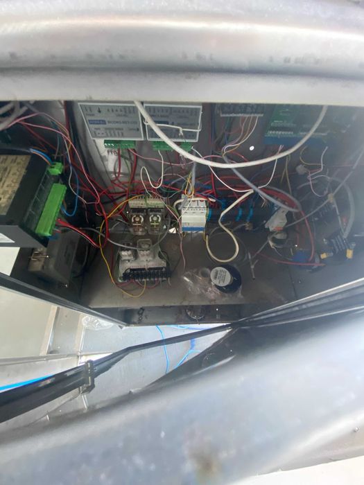 Пакетираща вертикално, тегловна машина за пакети от 1-4кг, почти нова