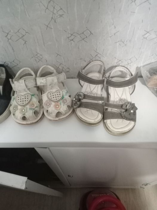 Отдам даром обувь