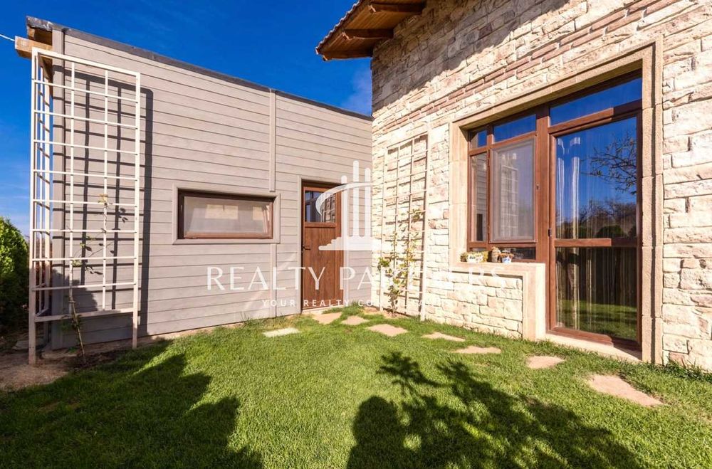 Къща с 5 спални и граж – с. Приселци, обл. Варна