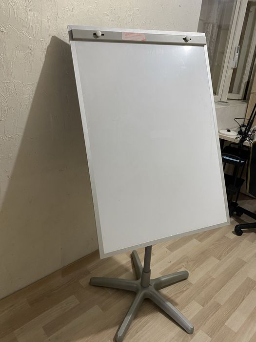 Маркерная доска новая с колёсиками