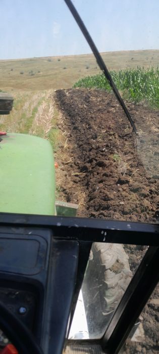 Vând intreg sau dezmembrez John deere 3130