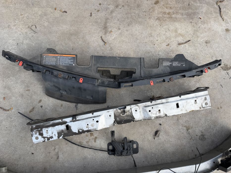 Предна челна греда (основа за броня) за Opel Insignia (2008-2017)