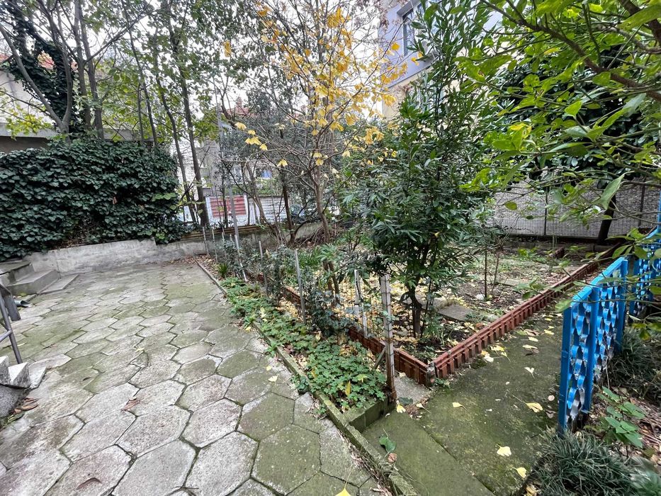 Продава мансарден ЕТАЖ от къща в центъра на Бургас