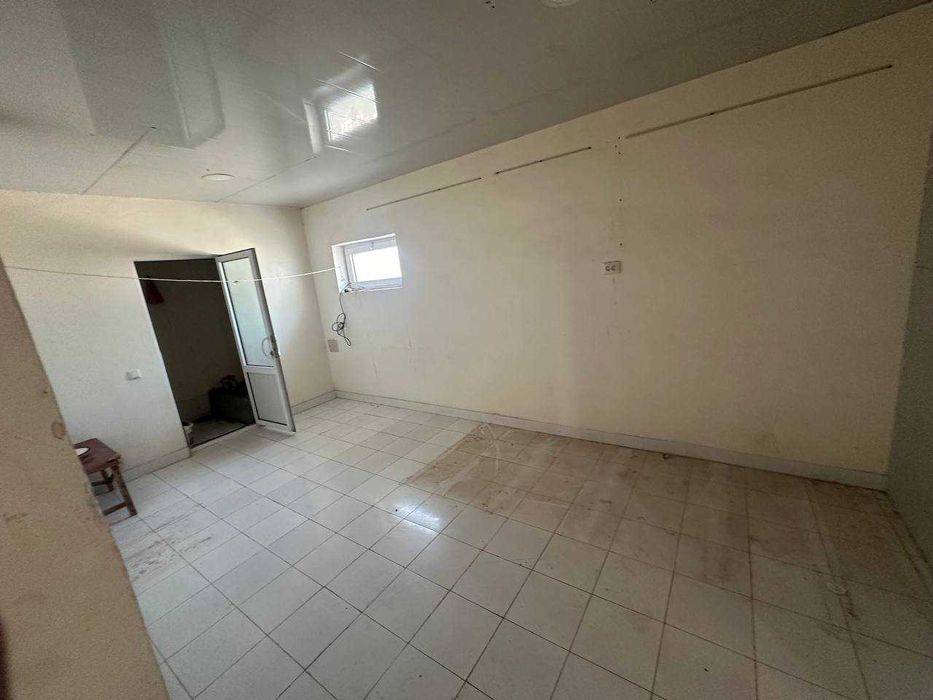 Здание под магазин и пекарню на оживлённой улице