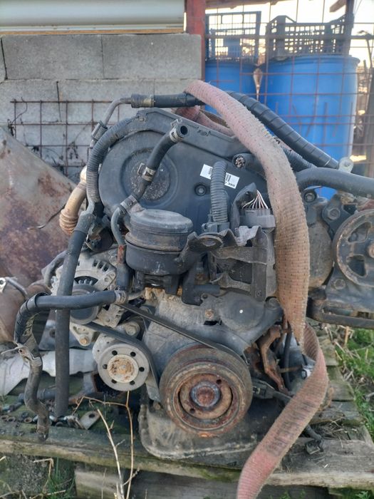 Vând motor Toyota avensis T25