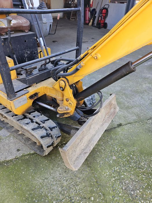 Miniexcavator , an fabricatie 2000, 4262 ore functionare