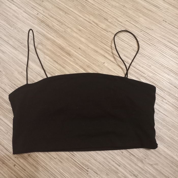 Топ на бретелях черный