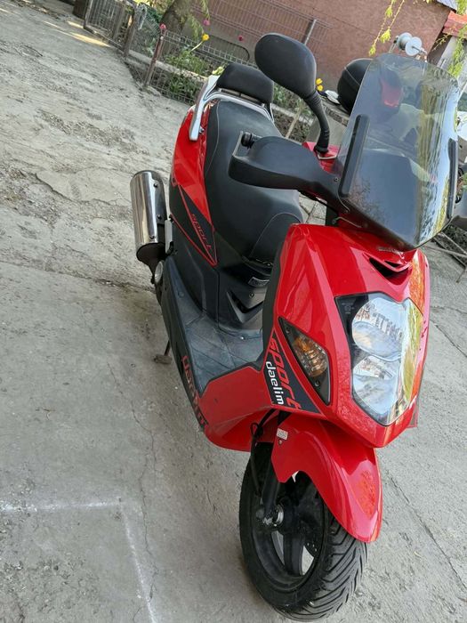 Scuter de 125cc ,pe benzina ,acte în regula