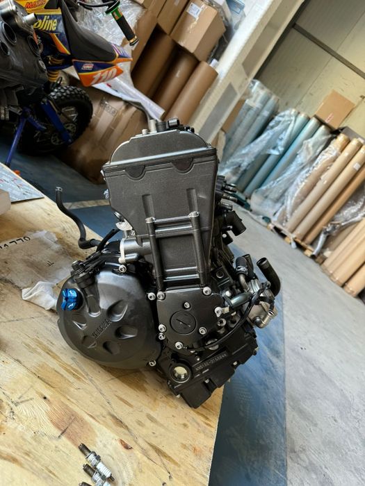 Vând motor Yamaha FZ 1