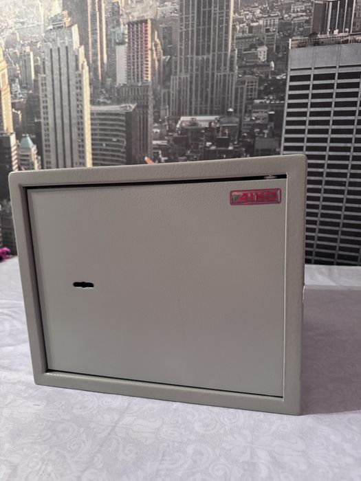 Продам сейф для хранения