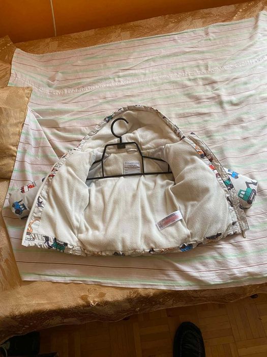 Продавам детско зимно яке.