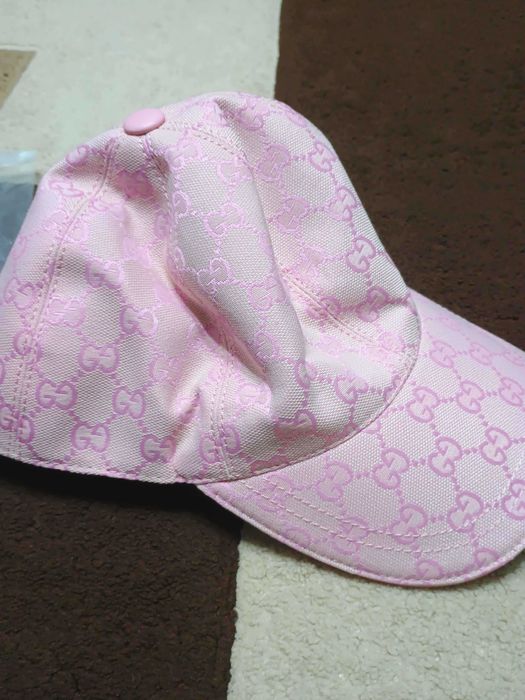 Șapcă Gucci Roz Pastel: Stil Iconic GG Supreme | Made in Italy