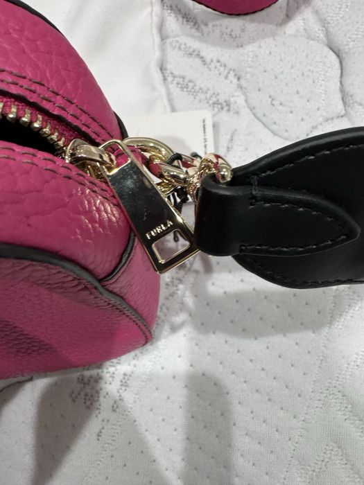 Нова чанта на Furla с две дълги дръжки