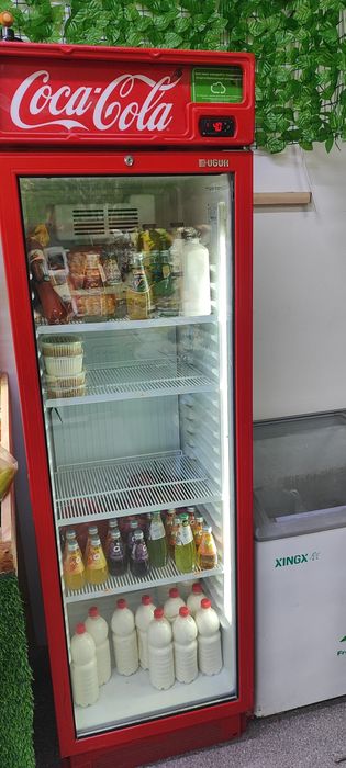 Холодильник витринный стоячий