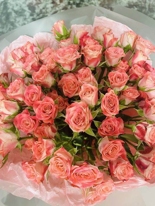 Букет цветов из кустовых роз