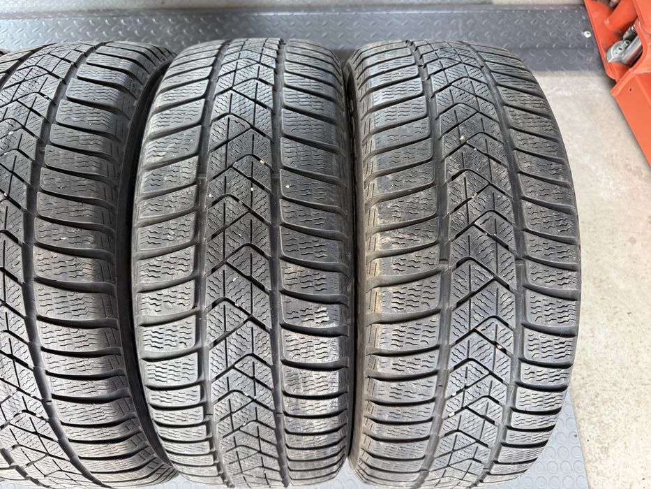 4бр. Зимни Гуми С Борд 215/55R/17 -PIRELLI- DOT:4220- 5.9мм.