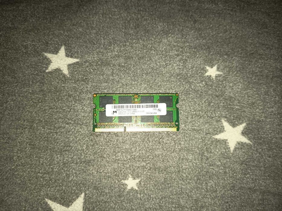 Memorie ram laptop, o placuta de 8gb ddr3 1600mhz, ddr3 normal 1.5V  de la Micron, perfecta pentru laptopuri mai vechi