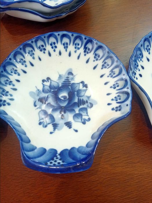 Сервировочная посуда Гжель