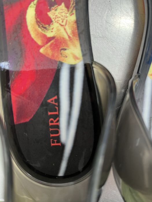 Продавам дамски гумени сандали/чехли Furla – много запазени