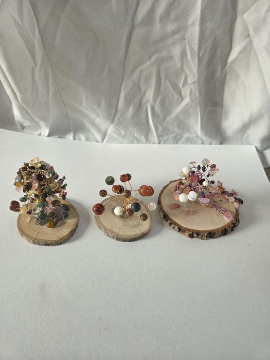 Деревья из проволоки и камня ручной работы