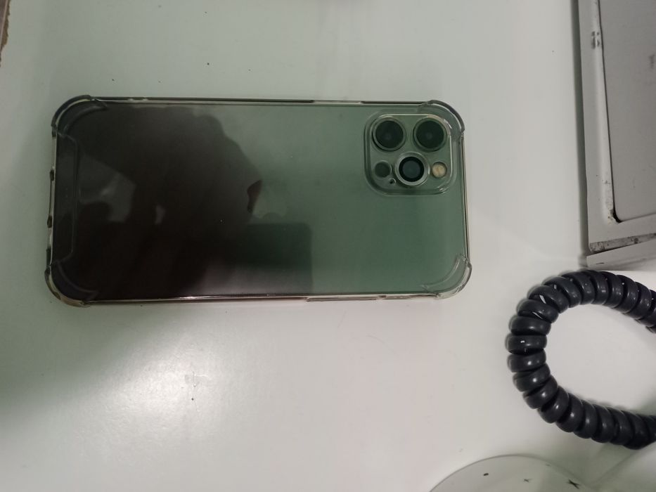 Айфон 12 про  в идеальном состоянии