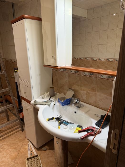 Комплект за баня мивка,огледало,шкаф