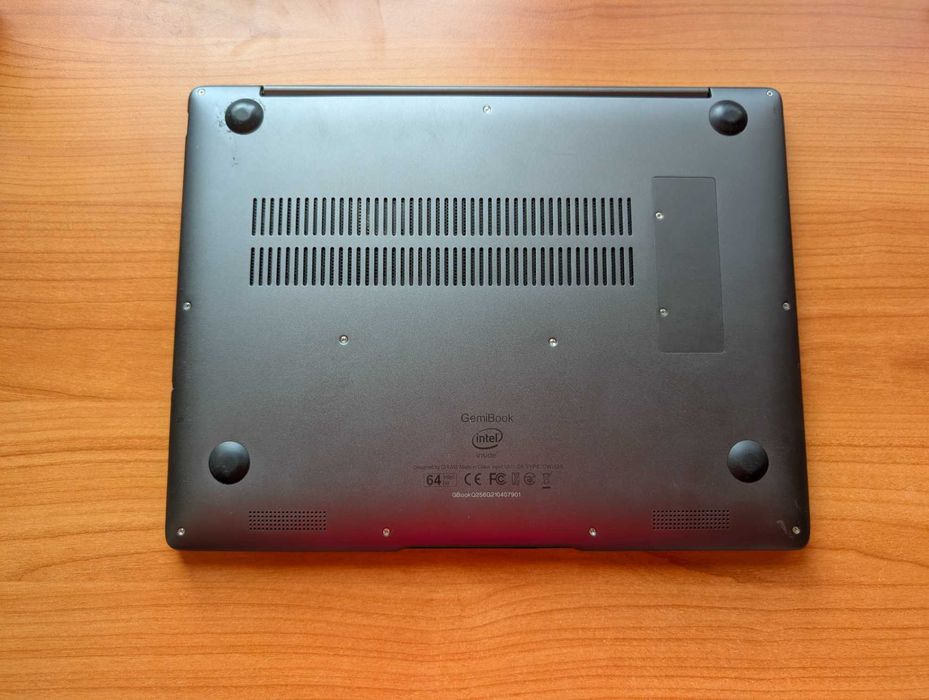 Vând laptop CHUWI GemiBook – stare foarte bună