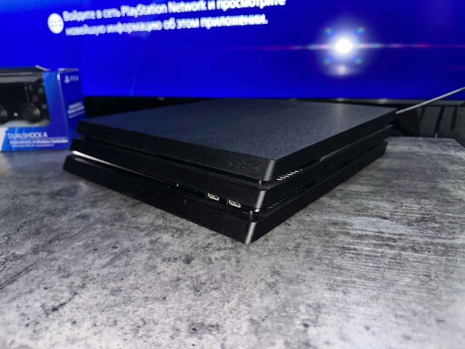 PlayStation 4 PRO, 1tb, с играми, идеальный!