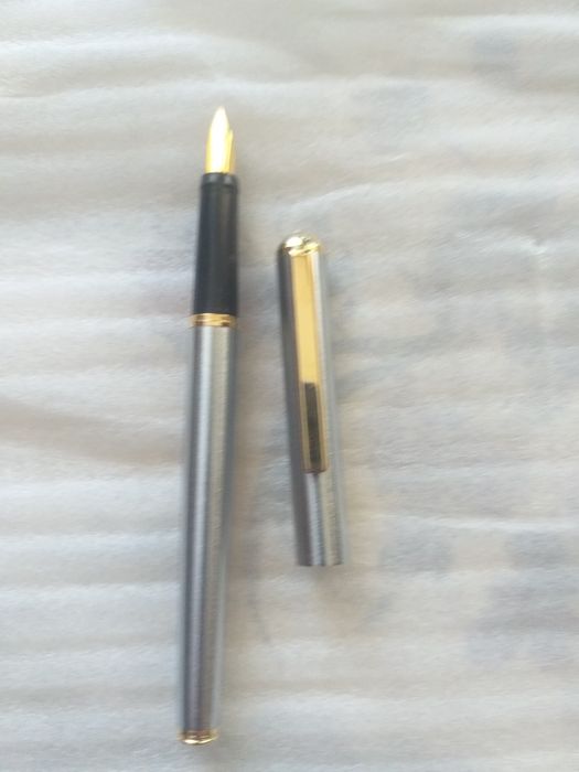 Stilou marca necunoscuta