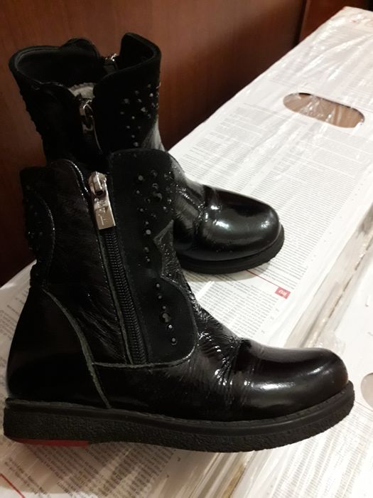 Продам зимние  детские сапожки Тиффани