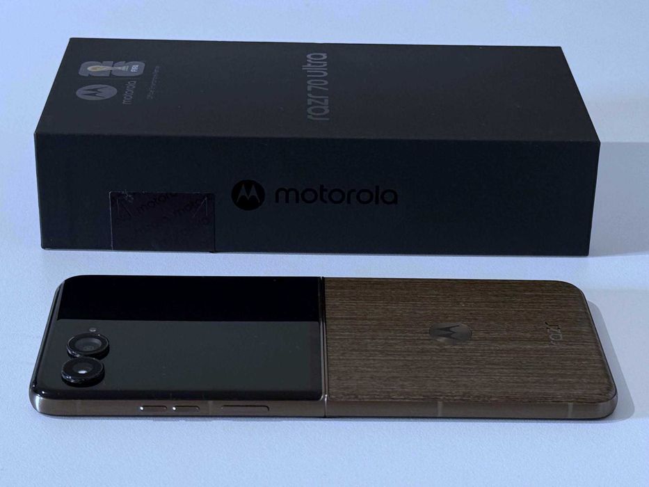 Бартер! НОВ! 24м.Гаранция! Motorola Razr 70 Ultra 512/16GB Pantone Cocoa (Дърво)