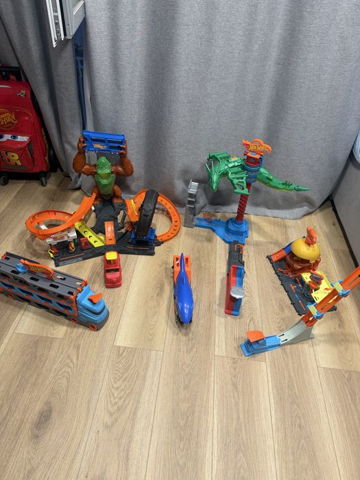 Hot Wheels (Хот Вилс)