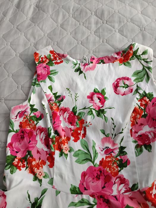 Уникална  дамска  рокля