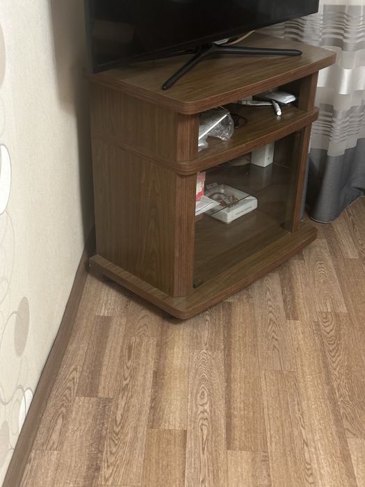 Тумбочка под телевизор.
