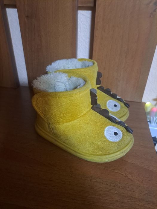 Продам детскую зимнюю обувь