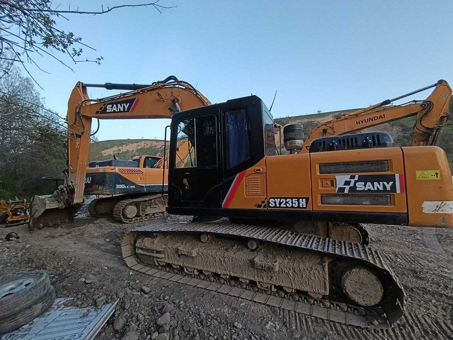 Ekskovator sany 235H sotiladi