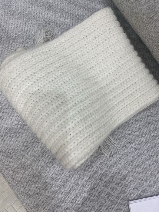 Шарф белый крупной вязки