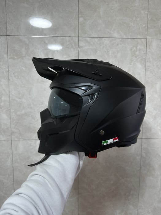 Мотошлем новый……………