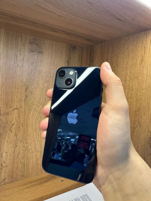 Продам Iphone 13