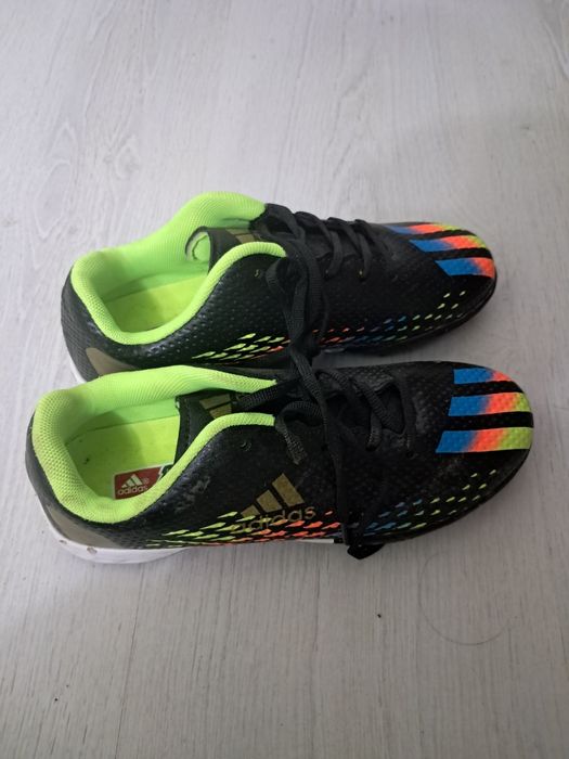 Продам бутсы футбольные