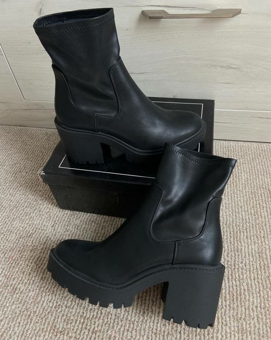 Новые женские ботинки