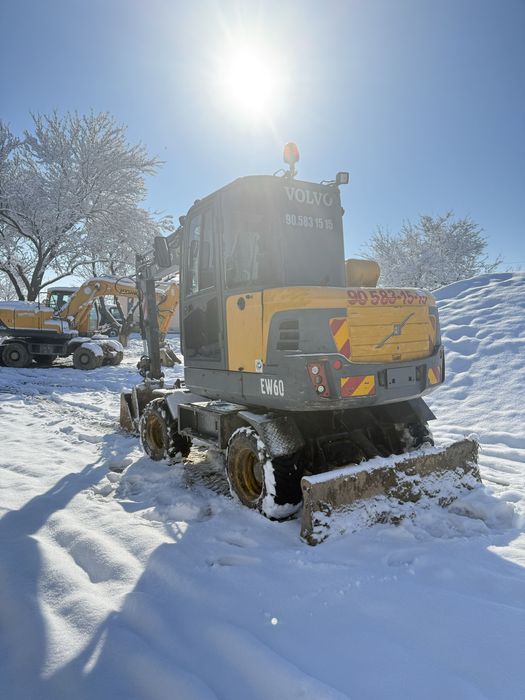 Ekskavator  holati yaxshi yili 2013 motochas 23.000