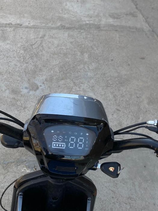 Скутер  электрвелосипед