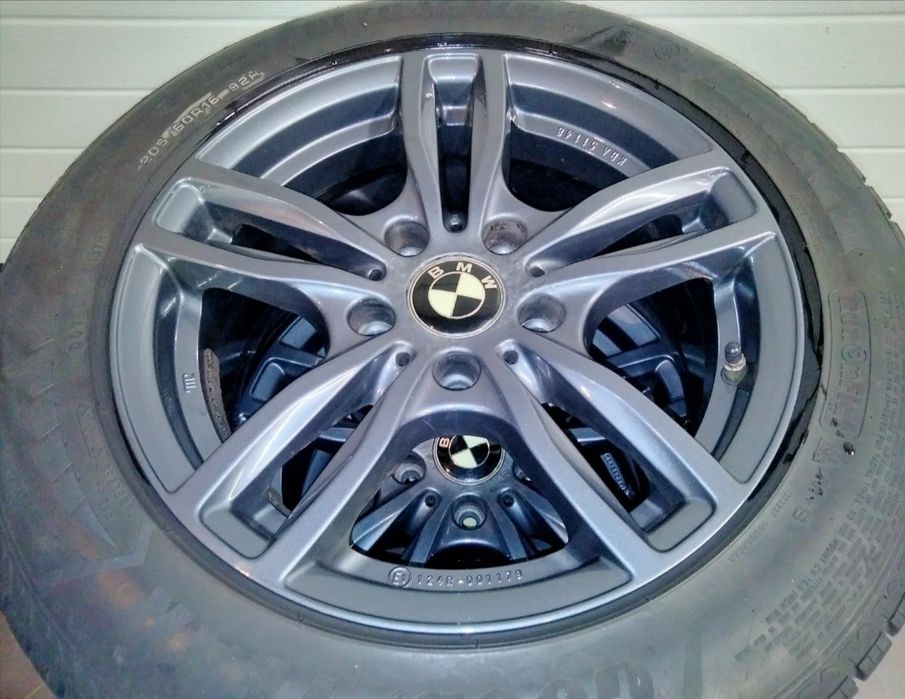 Jante originale BMW cu anvelope de vară Goodyear,distanță prezoane 5x1