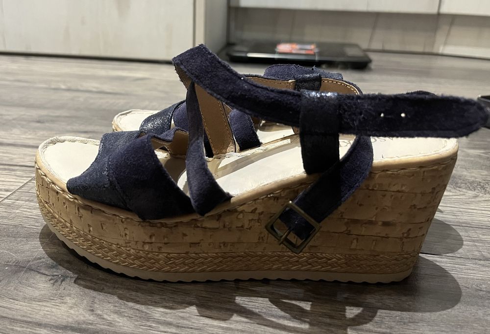 Сандали на платформа