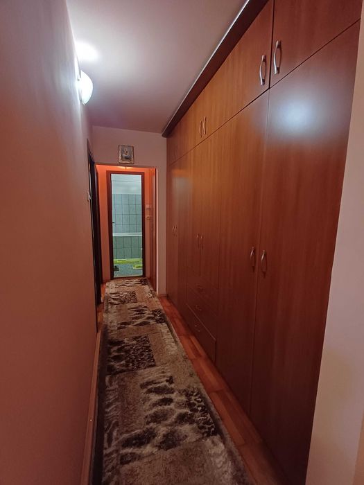 Închiriez apartament