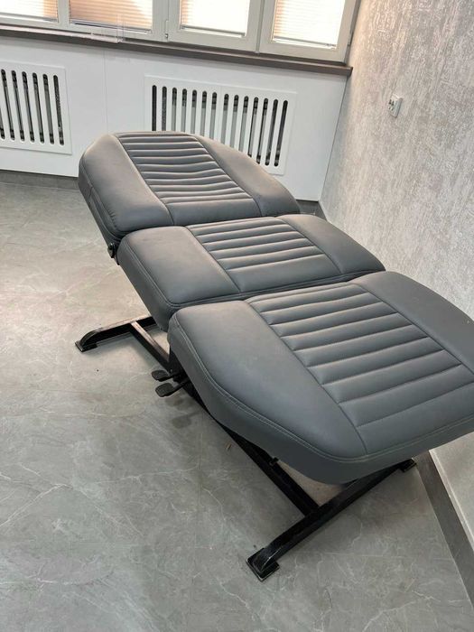 Массажная кушетка и столик