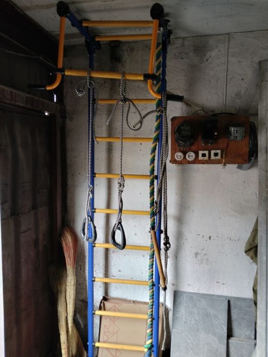 Продам турник, лестница и то что на нём
